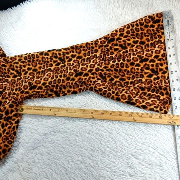 NWT Oddi Cheetah Print V- Neck Bell Sleeved 100% Rayon Boho Contemporary Blouse - Picture 13 of 14